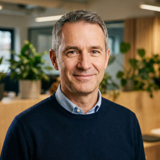James Mitchell, dyrektor zarządzający w Pewny Udziałownik